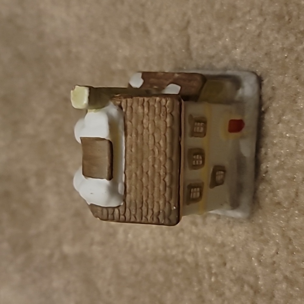 Vintage Porcelain Trinket Box House - Picture 4 of 6